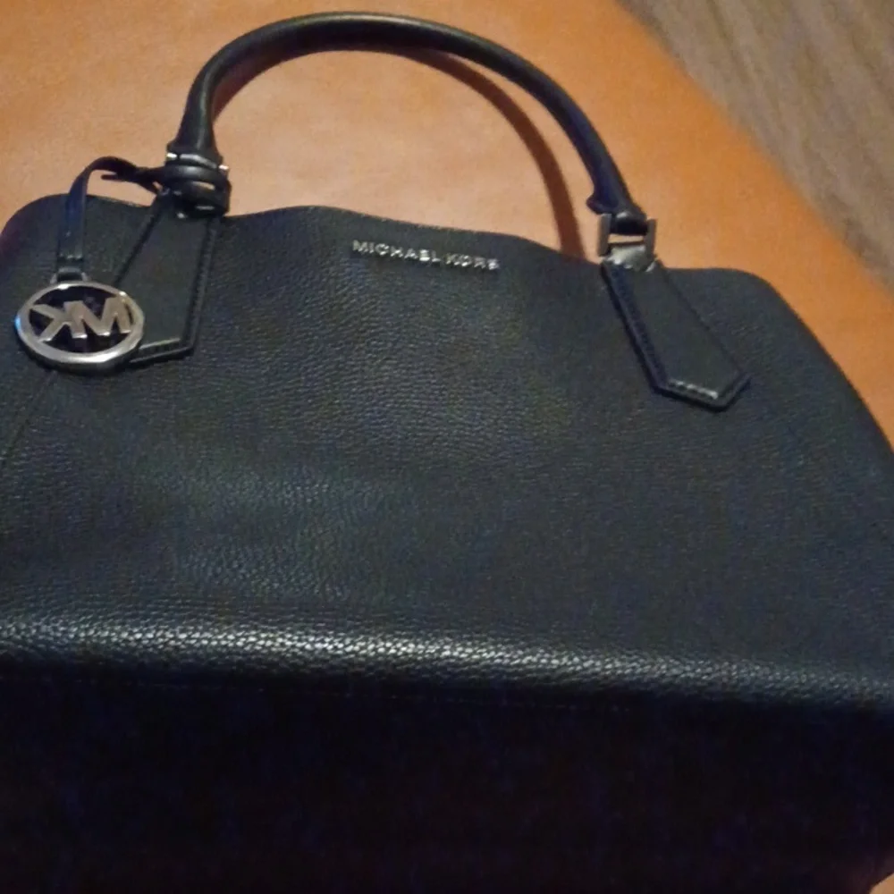 > Michael Kors Black Shoulder Bag